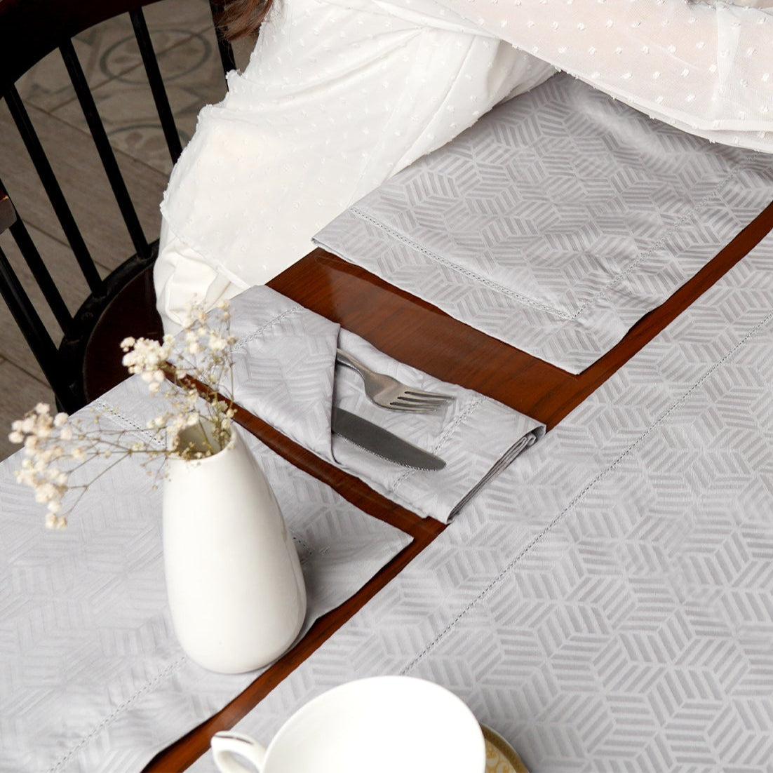 Grey Jacquard Table Runner Luxe-Edition