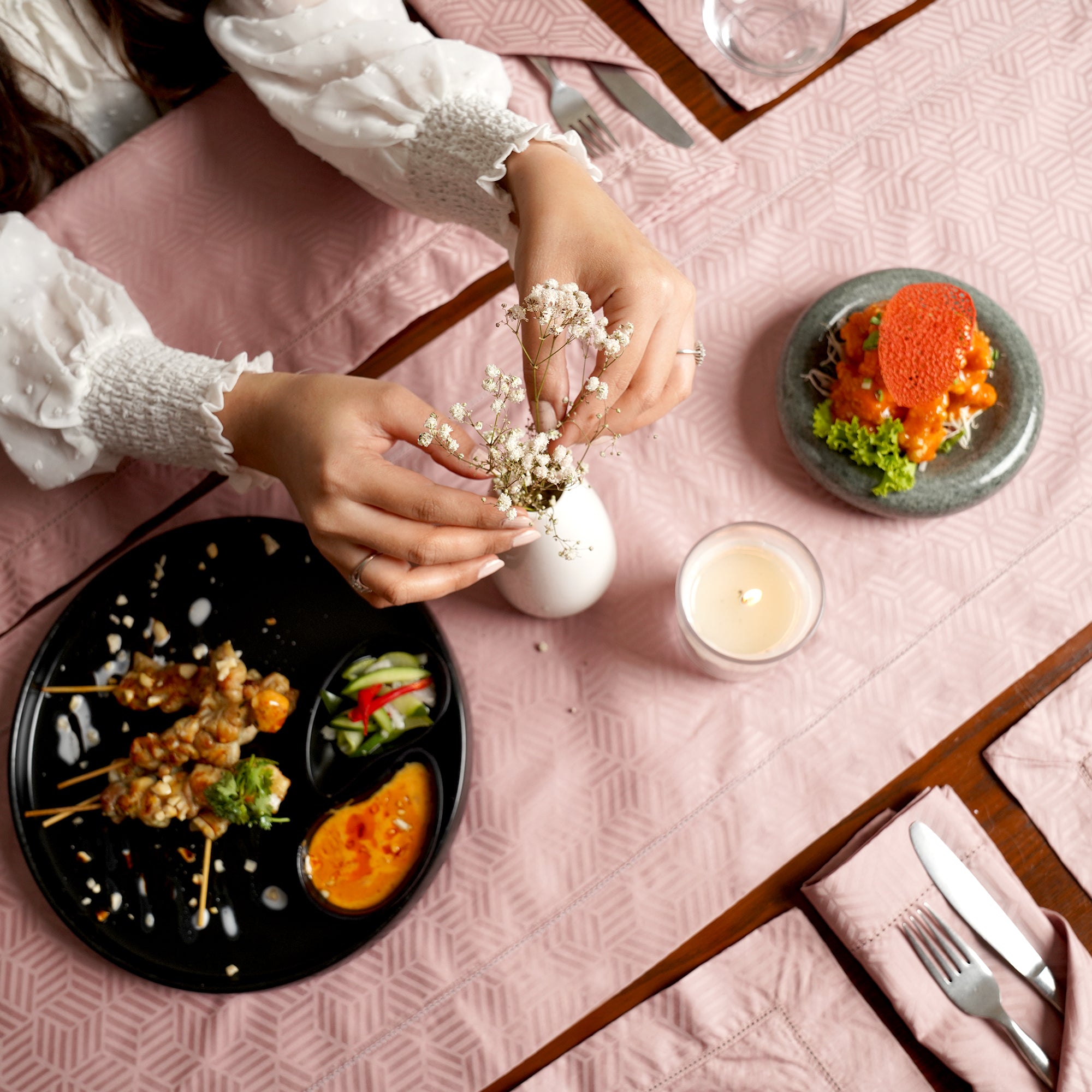 Rose Pink Jacquard Table Runner Luxe-Edition