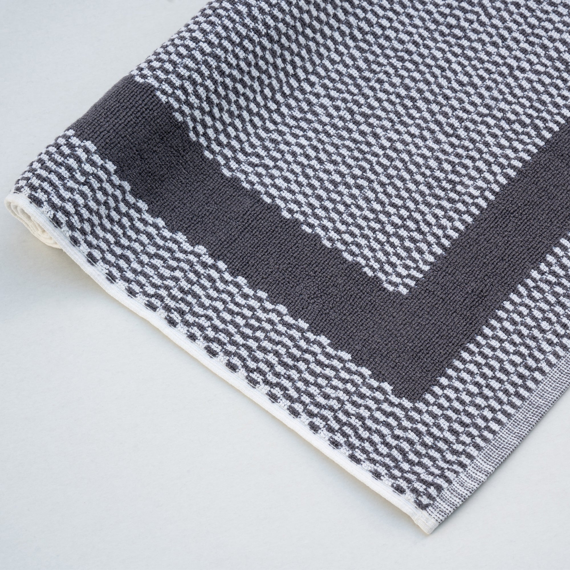 The Linen Company Bath Standard Charcoal Checkered Bath Mat