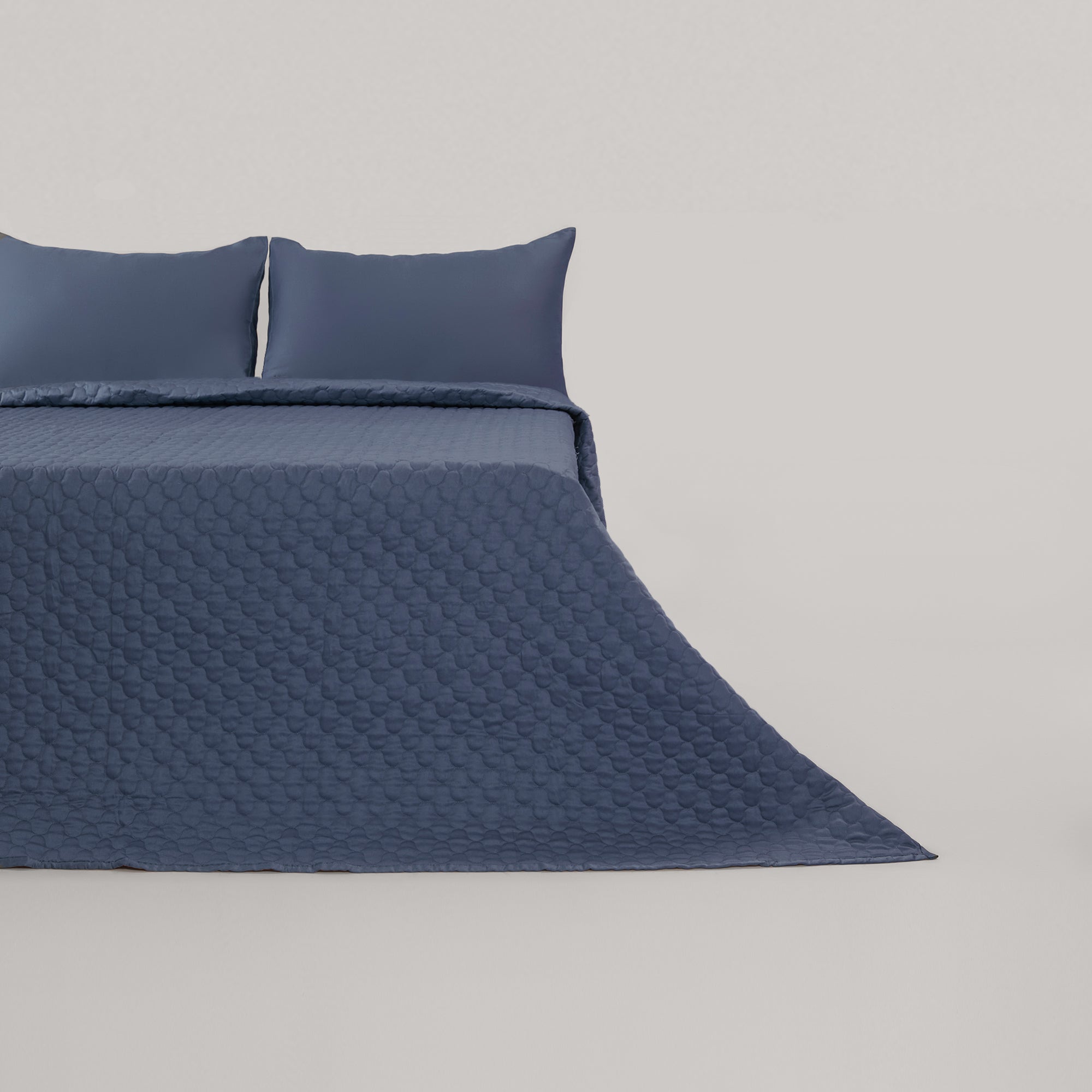 The Linen Company Bedding King Midnight Blue Bedspread Set