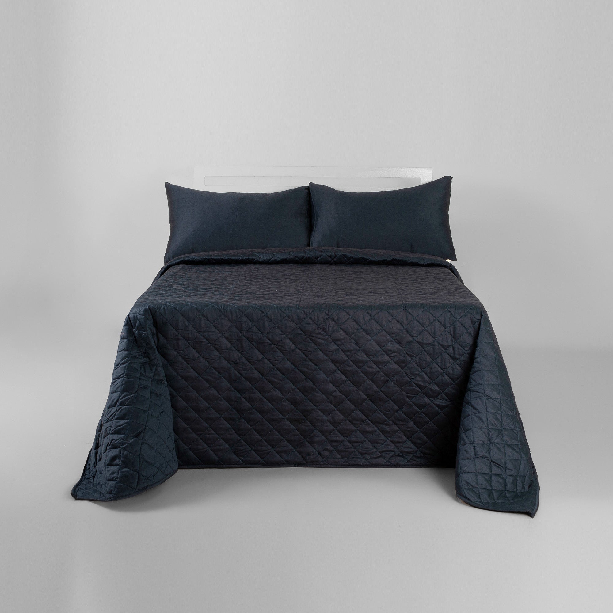The Linen Company Bedding King Navy Quilted Bedspread Set