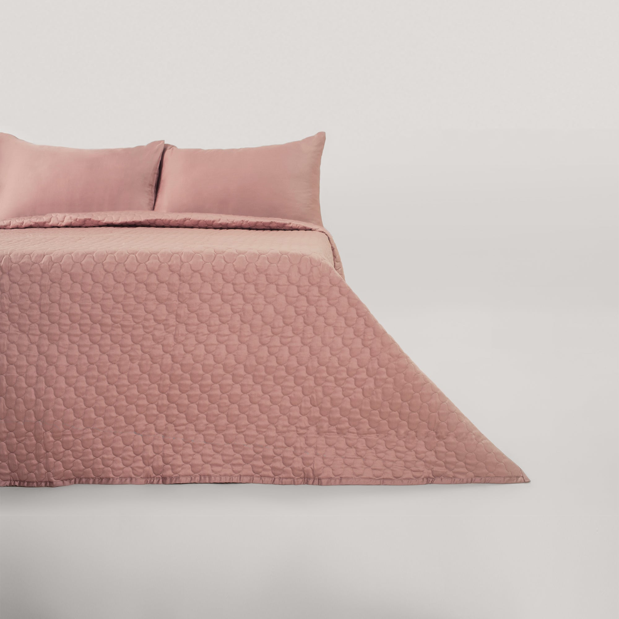 The Linen Company Bedding King Valentine Bedspread Set