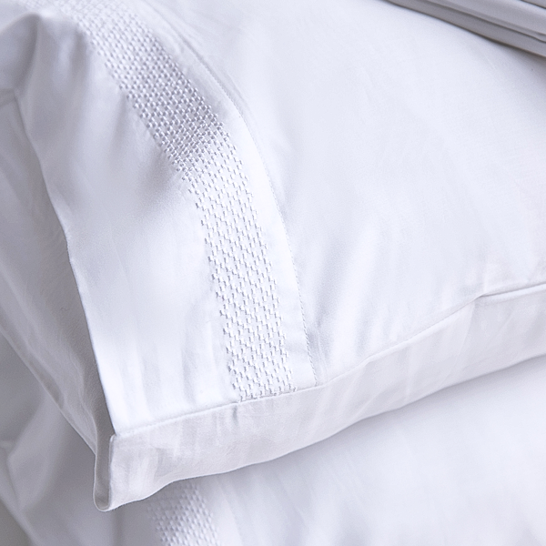 The Linen Company Bedding White 800 Supima Wood Work Bed Sheet Set